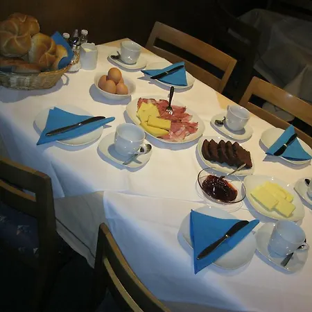 בית הארחה Gasthof Hirschen 2*