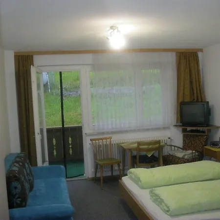 בית הארחה Gasthof Hirschen 2*